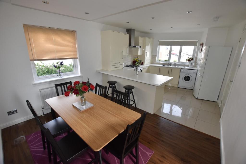 West End Luxury home room 4